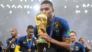 Cầu thủ bóng đá Mbappe sinh năm bao nhiêu