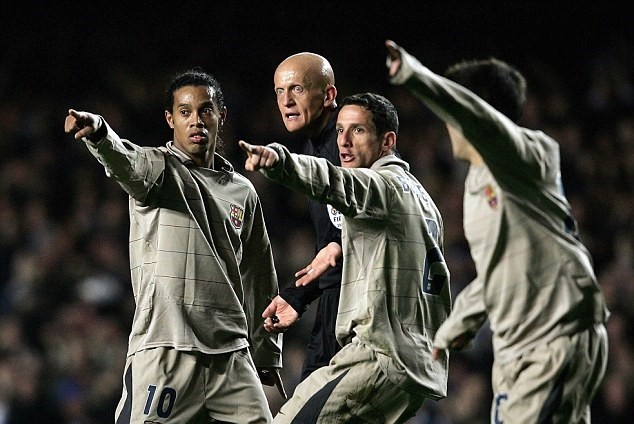 Mot Colina Noi Tieng Nhat The Gioi Ve Su Nghiem Khac It Chiu Khuat Phuc Truoc Moi Tranh Cai Cua Cac Cau Thu Anh Daily Mail