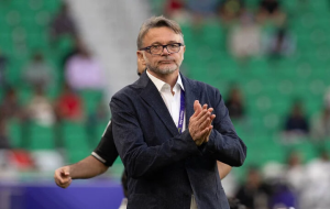 HLV Troussier vô cùng lo lắng cho đội hình bóng đá Việt Nam