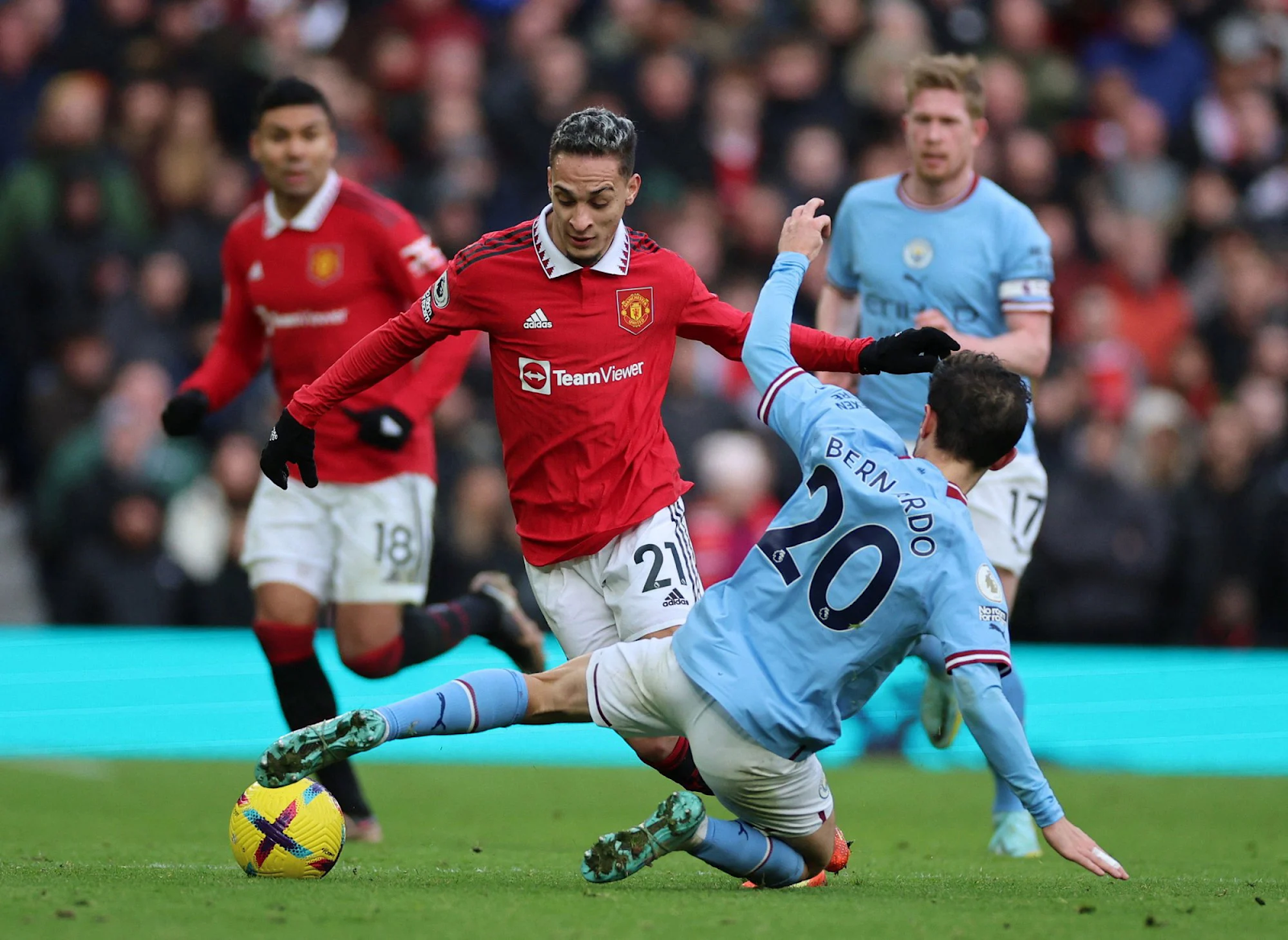 Manchester United thua đau 3-1 trước đối thủ Man City