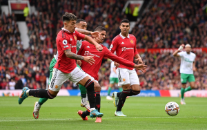 Hàng phòng thủ MU đang cho thấy sự bất ổn trong thời gian thi đấu