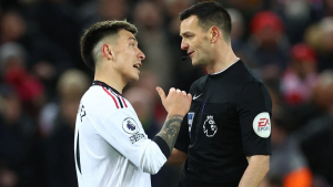 Andy Madley có tình huống từng gây tranh cãi với Quỷ Đỏ